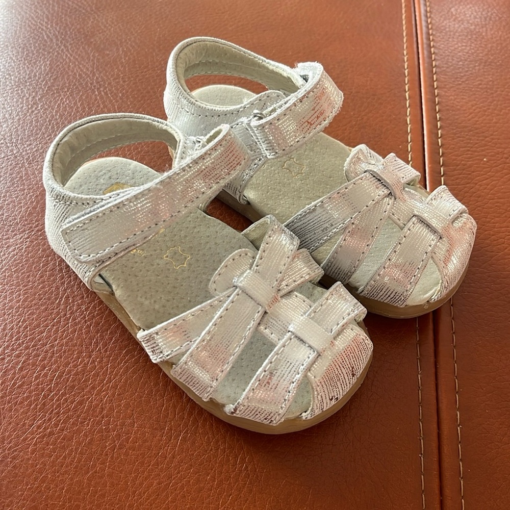 See Kai Run - sandals - size 7 NWOT

Kaisa Silver